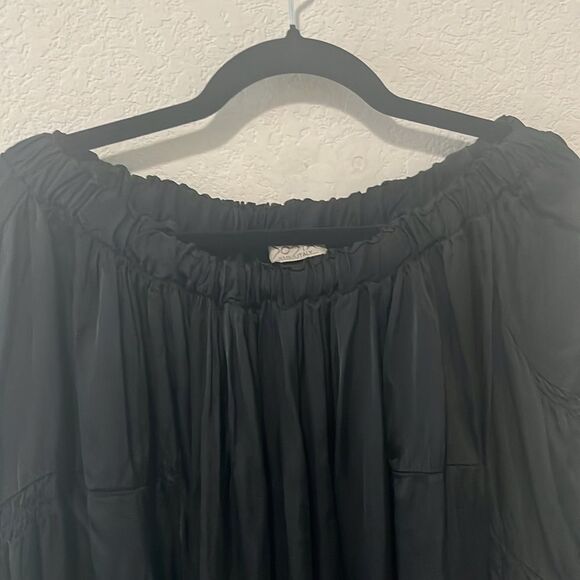 SOFIA Italian Womens Top Black Satin Off-Shoulder Batwing Sleeves, Size M/L - Picture 5 of 6